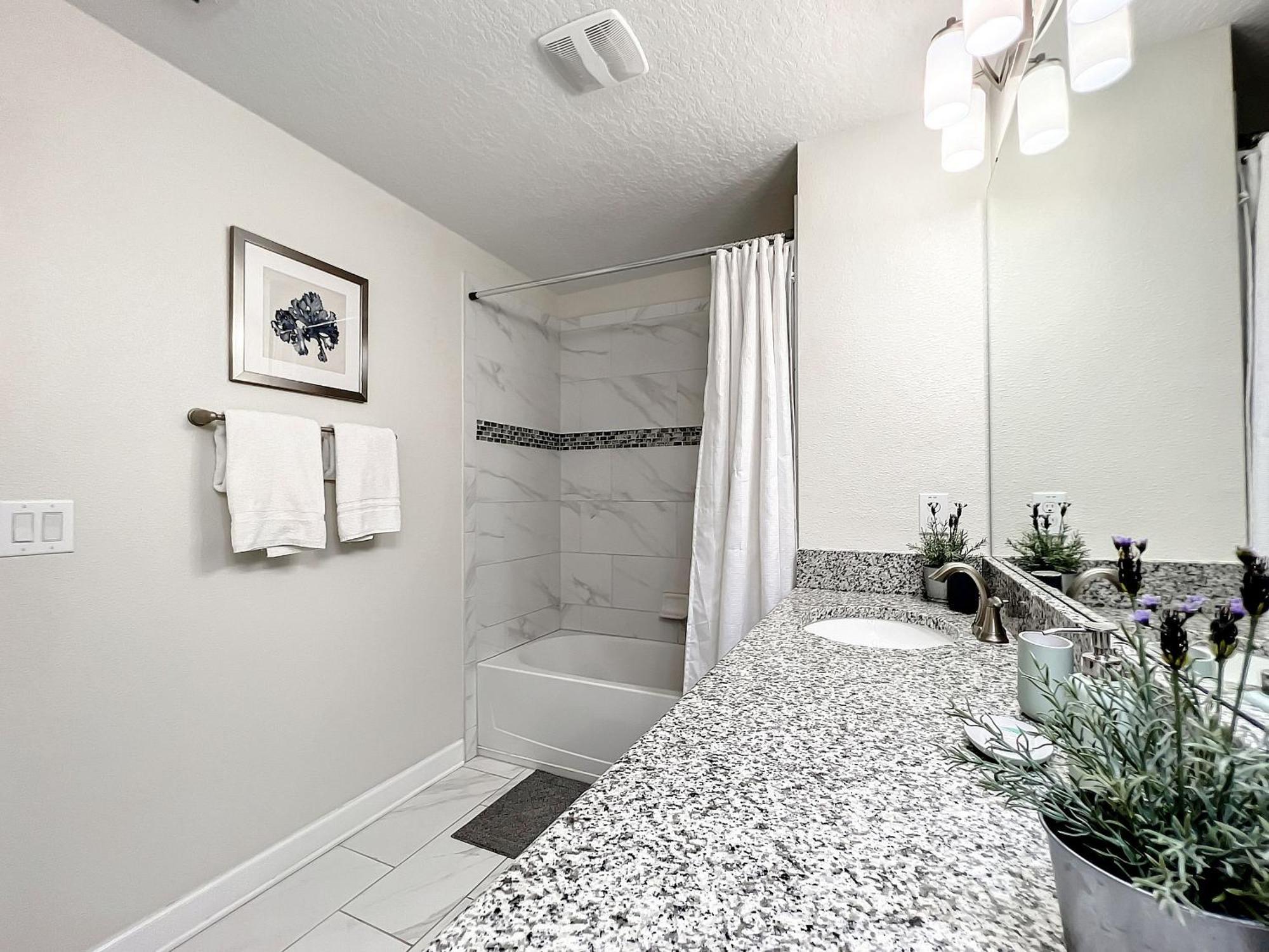 Stunning 5 Bedroom House Near * Davenport